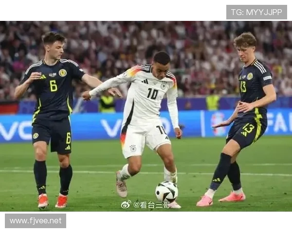 维尔茨与穆西亚拉：同代双星数据表现及战术角色对比分析