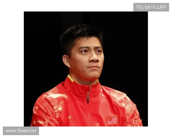 傅海峰退役后的生活也太像明星了，训练鞋旁边那些奢侈小物把我看懵