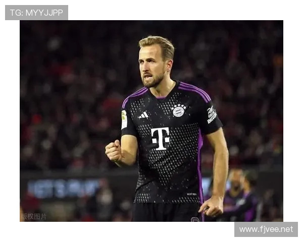 哈里·凯恩家冰箱里塞满蛋白粉，连度假都带着秤称鸡胸肉